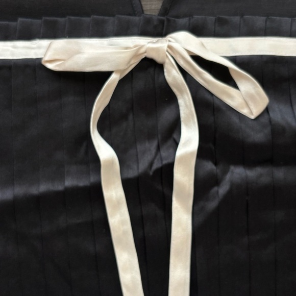 Bebe Y2K Coquette Short Sleeve Silk Blouse Black with Cream Ribbon Detailing - Picture 9 of 14